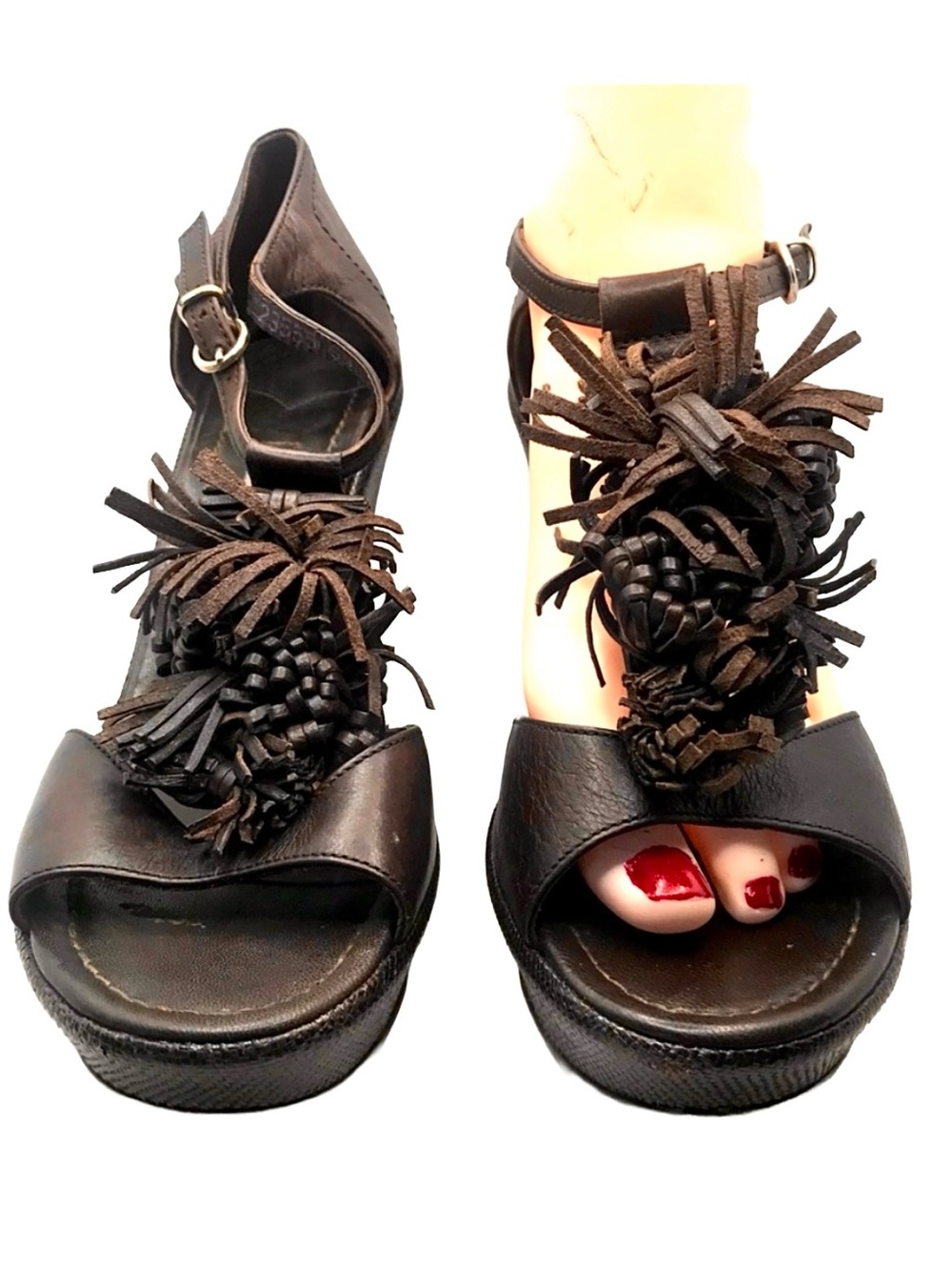 JANET & JANET CHOCOLATE BROWN LEATHER WEDGE HEEL ITALIAN SANDALS W/FRINGE (39)